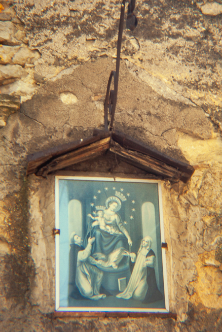 Madonna Del Rosario Di Pompei Edicola In Via Antiche Terme Nei Pressi Dell'area Archeologica Del Teatro Romano Particolare
